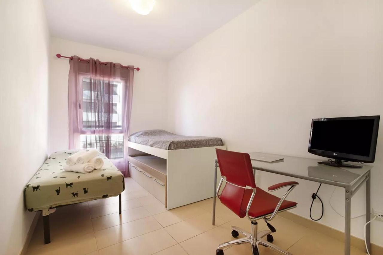 Malaga Campus Apartment Parking Included Bagian luar foto